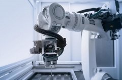 全球工业机器人出货量持续提升 中国工业机器人销量稳居第一