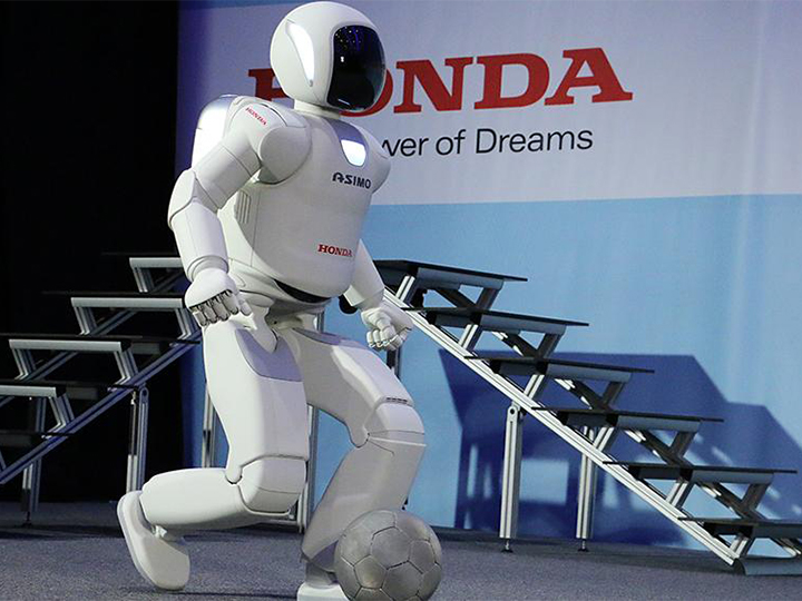 人形机器人正加速迭代，未来将逐步走向成熟并实现量产